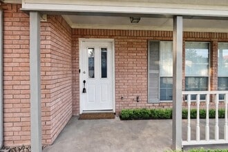 611 Mariposa Dr in Keller, TX - Foto de edificio - Building Photo