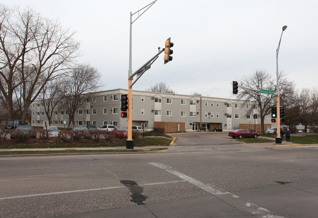 Heights Manor in Columbia Heights, MN - Building Photo - Building Photo