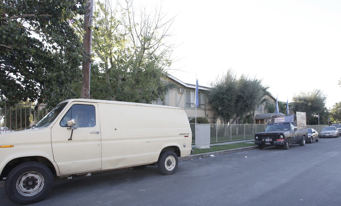 6736 Cleon Ave in North Hollywood, CA - Building Photo
