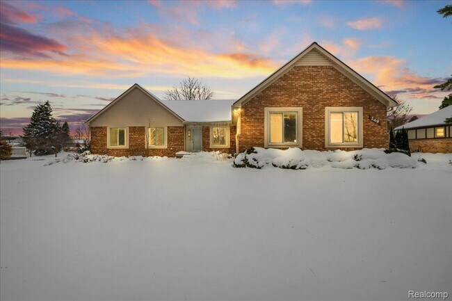 249 E Silverbell Rd in Orion Township, MI - Building Photo - Building Photo