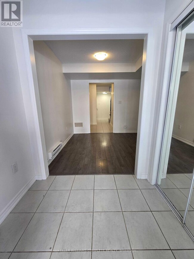 518 Buckeye Ct in Milton, ON - Building Photo - Building Photo