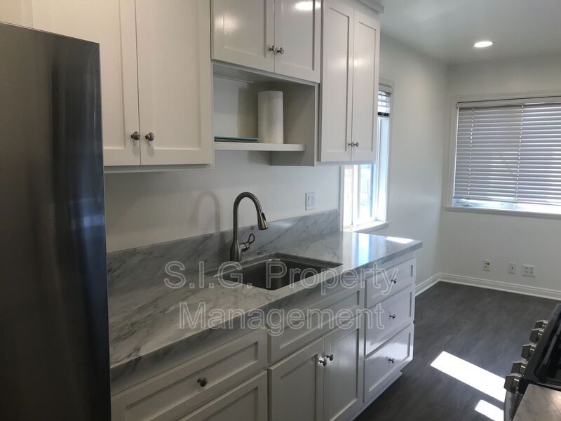 1125 1/2 Foothill Blvd in La Canada Flintridge, CA - Building Photo