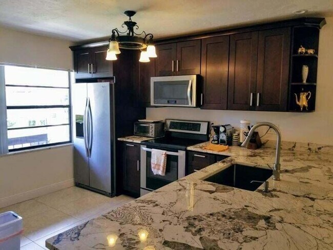 21365 Cypress Hammock Dr in Boca Raton, FL - Building Photo - Building Photo