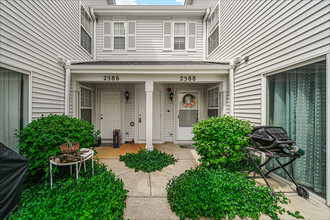 2588 Dickens Ct in Aurora, IL - Building Photo - Building Photo