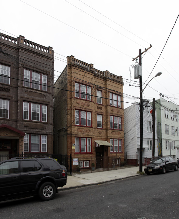 10-12 Rutgers Ave in Jersey City, NJ - Building Photo