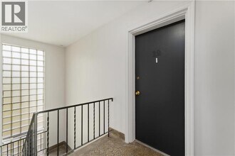 2189 King St E in Hamilton, ON - Building Photo - Building Photo