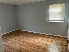 49 E Hawthorne Ave in Valley Stream, NY - Building Photo - Building Photo