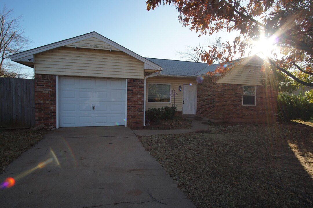 3108 Gwendolyn Ln in Edmond, OK - Building Photo