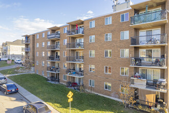 Karima Towers in Calgary, AB - Building Photo - Building Photo