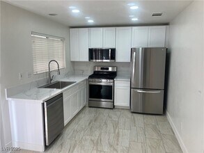 368 Abbington St in Henderson, NV - Building Photo - Building Photo