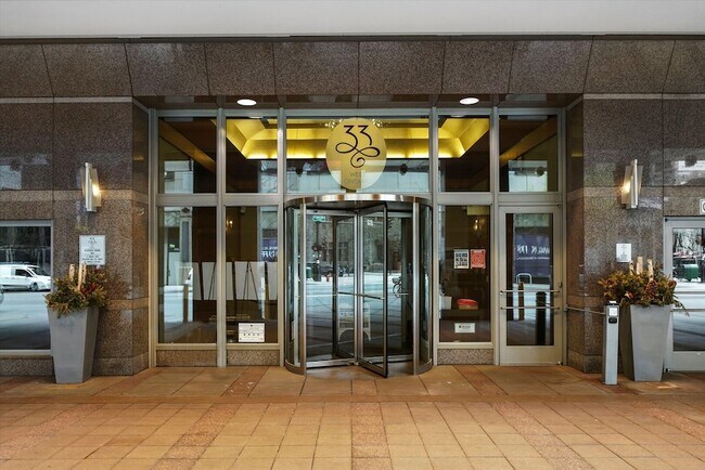 33 W Ontario St, Unit 24I in Chicago, IL - Building Photo - Building Photo