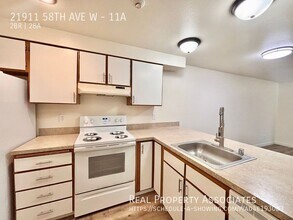 21911 58th Ave W in Mountlake Terrace, WA - Building Photo - Building Photo
