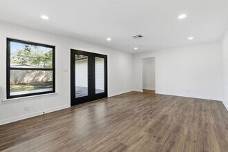 5609 Mapleleaf Dr in Austin, TX - Building Photo - Building Photo