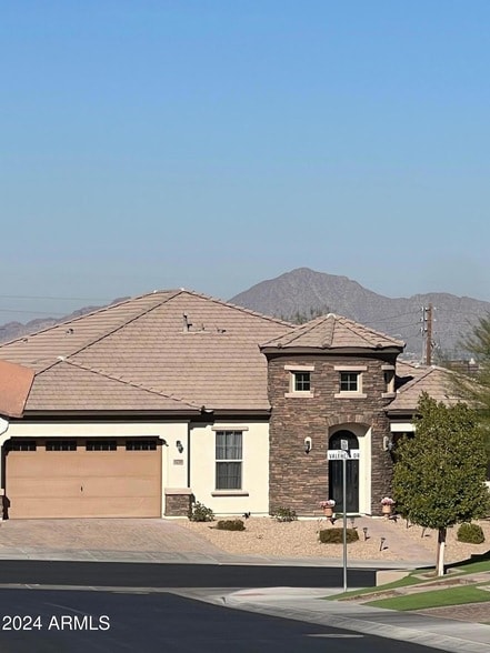 4250 E Valencia Dr in Phoenix, AZ - Foto de edificio - Building Photo