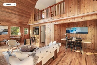 83 3 Mile Harbor Dr in East Hampton, NY - Foto de edificio - Building Photo