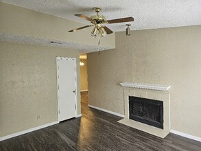 9623 Walnut St, Unit 8203 in Dallas, TX - Building Photo - Building Photo