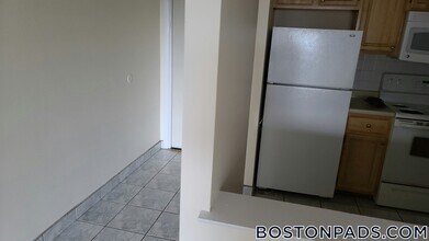 24 Whites Ave, Unit 41 in Watertown, MA - Building Photo - Building Photo