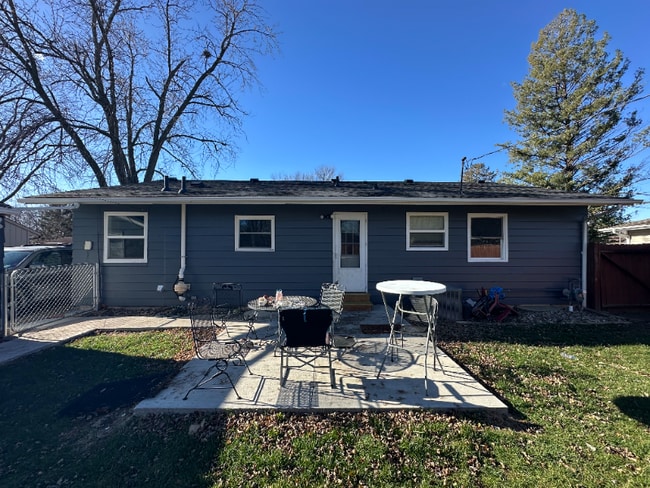 2204 Melrose Ave in Ames, IA - Foto de edificio - Building Photo