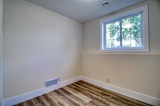 109 Penrose St in Sarnia, ON - Building Photo - Building Photo