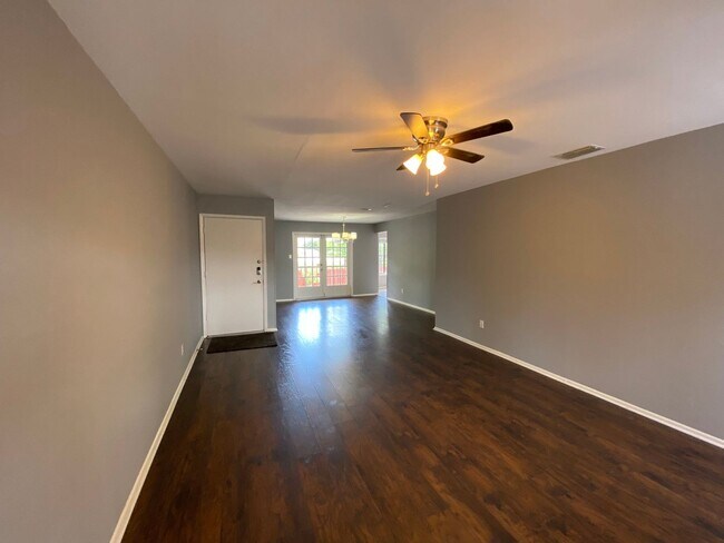 7711 Callaghan Rd-Unit -Mockingbird Pond in San Antonio, TX - Foto de edificio - Building Photo