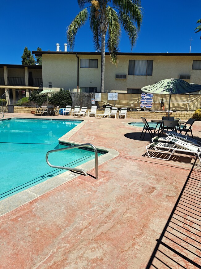 Park Columbia in Hemet, CA - Foto de edificio - Building Photo