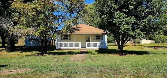 property at 1913 W Cherry St