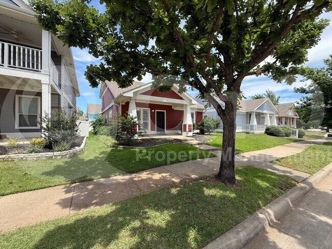 10301 Waterbury Dr in Providence Village, TX - Building Photo - Building Photo