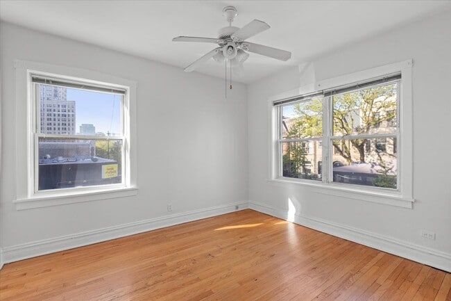 2453 N Clark St in Chicago, IL - Building Photo - Building Photo