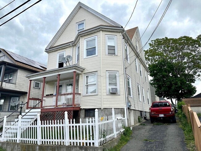 30-32-32 James St in Malden, MA - Building Photo - Building Photo