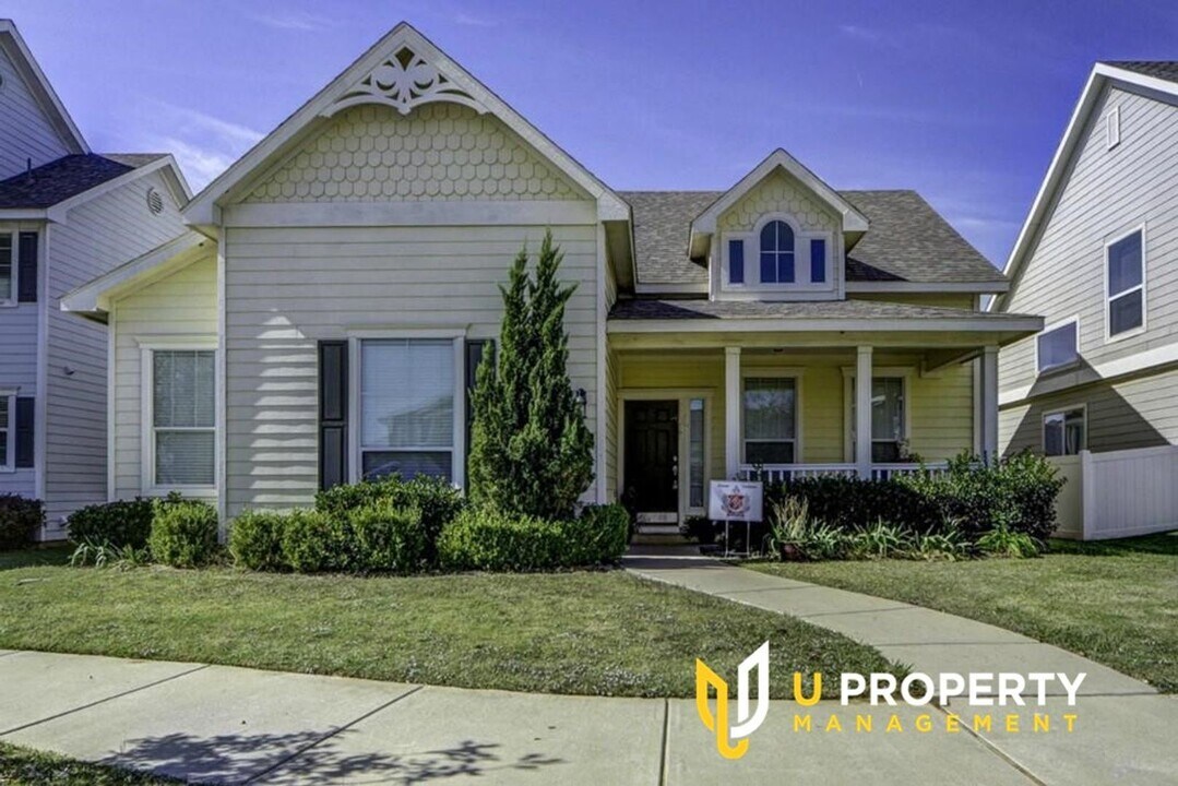 1705 Murphy Ct in Aubrey, TX - Building Photo