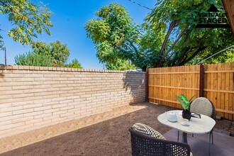 Huge one-bedroom with a large private patio in Phoenix, AZ - Building Photo - Interior Photo