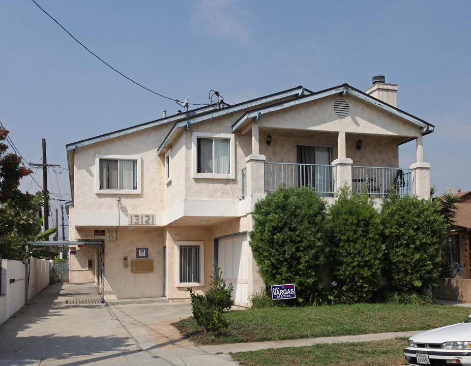 13121 Cordary Ave in Hawthorne, CA - Building Photo