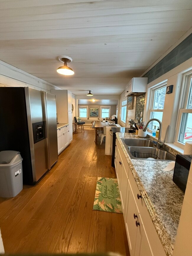 property at 19 Ferry Ln