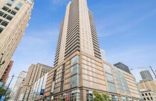 545 N Dearborn St, Unit W2308 in Chicago, IL - Building Photo