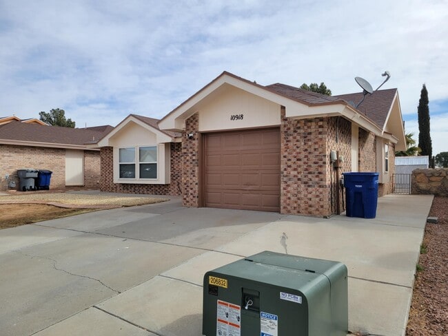 10918 Joe Dimaggio Cir in El Paso, TX - Building Photo - Building Photo