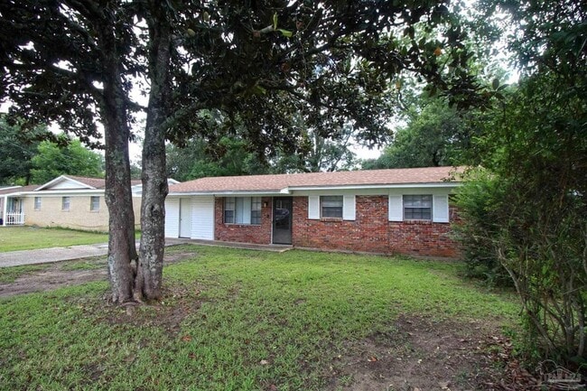 404 Ladybird Ln in Pensacola, FL - Building Photo - Building Photo