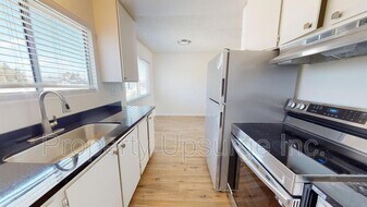 1710 Bruce St in Anderson, CA - Building Photo