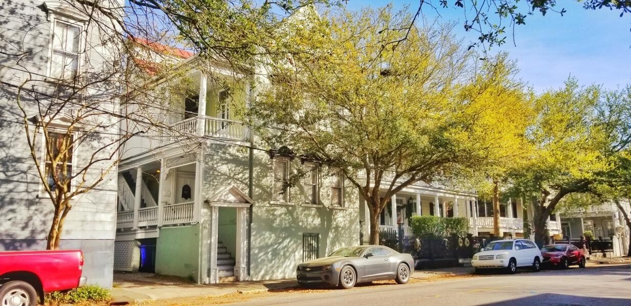 124 Wentworth St in Charleston, SC - Building Photo