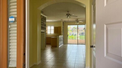 274 River Bluff Ln in Royal Palm Beach, FL - Building Photo - Building Photo