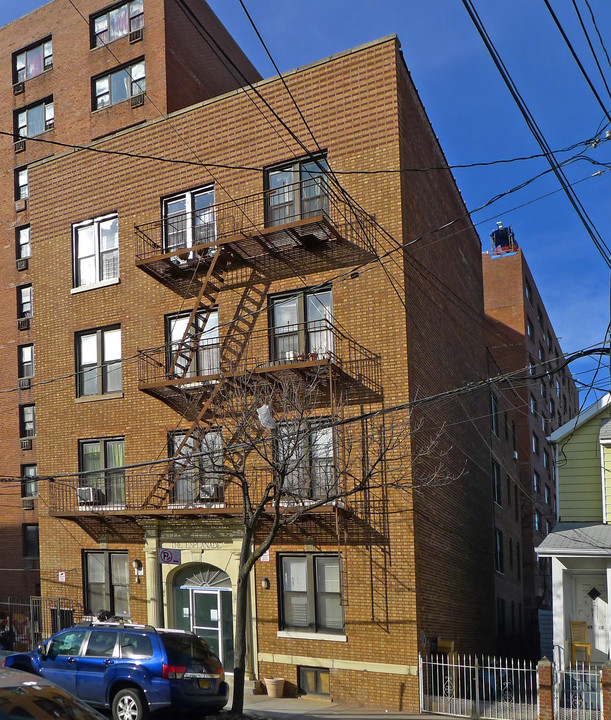 16809 89th Ave in Jamaica, NY - Building Photo