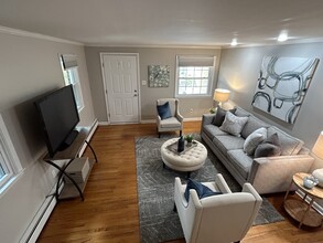327 N Orange St in Media, PA - Foto de edificio - Building Photo