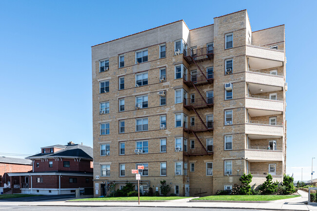 The Barocrest in Far Rockaway, NY - Building Photo - Building Photo