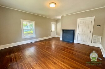 6 W 5th St in Greenville, SC - Building Photo - Building Photo
