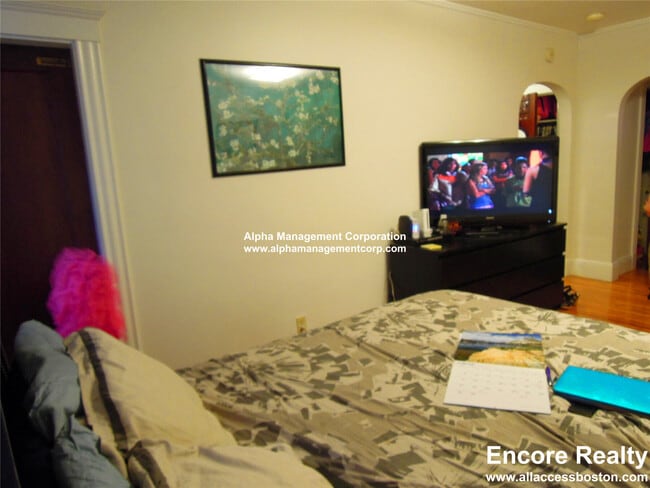 349 Pleasant St, Unit A1-19 in Malden, MA - Building Photo - Building Photo