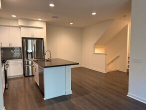 320 Waverunner Ct in Santee, CA - Foto de edificio - Building Photo