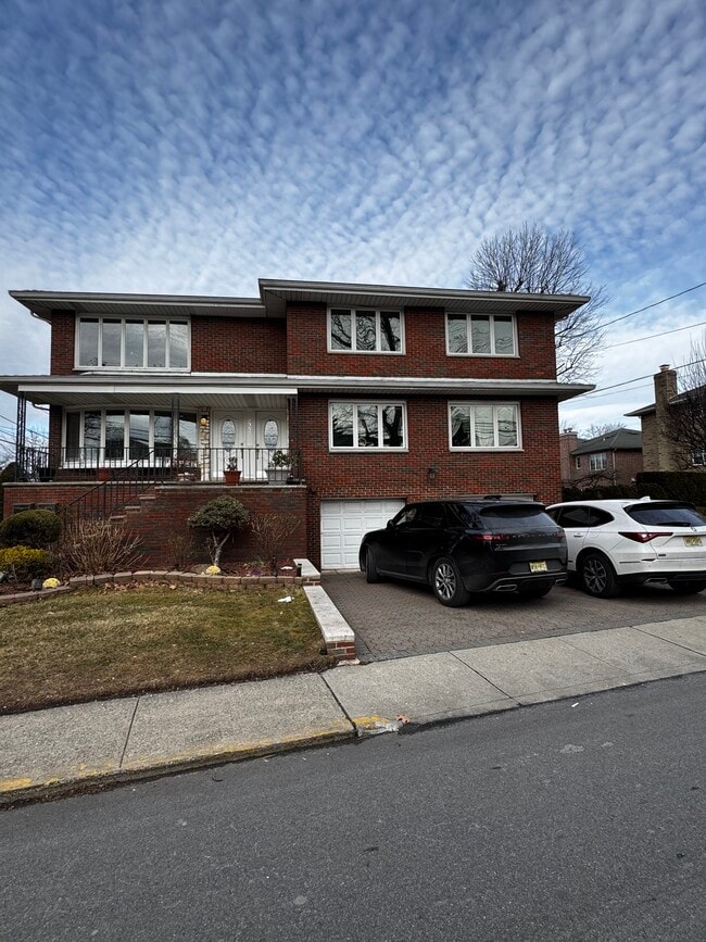 2357 Linwood Ave, Unit 2