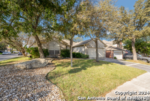 15703 Knollrun in San Antonio, TX - Foto de edificio - Building Photo