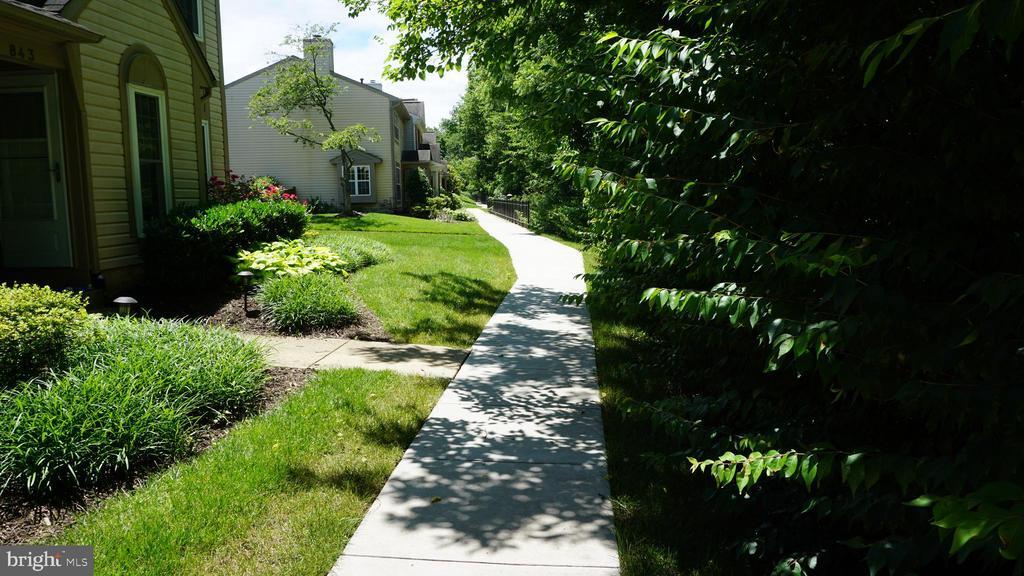 841 Waterford Dr in Frederick, MD - Building Photo