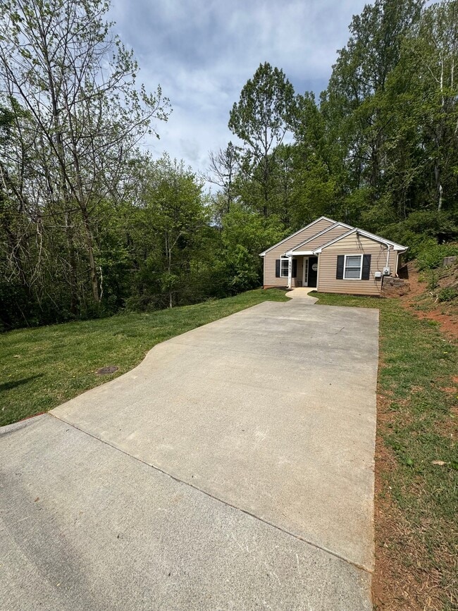 property at 4647 Ferncliff Dr