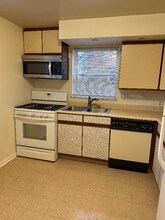 1064 Anderson Ferry Rd in Cincinnati, OH - Building Photo - Building Photo